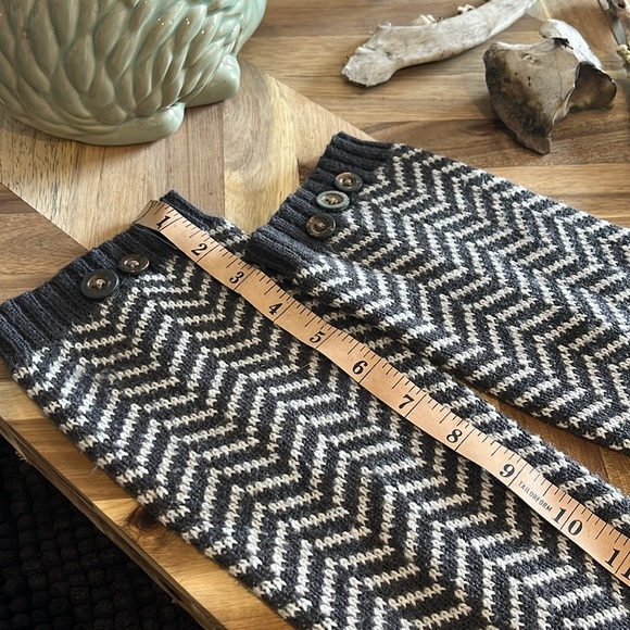 Herringbone knitted, navy blue  and white legwarmers - Picture 2 of 6